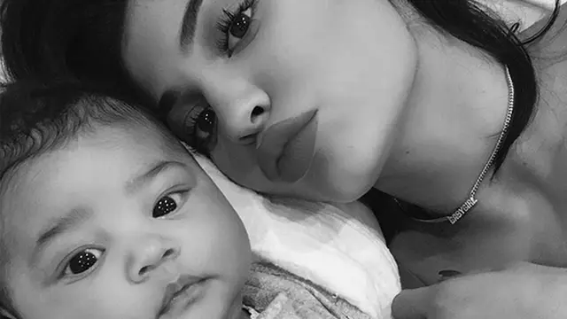 [Bintang] Kylie Jenner - Stormi