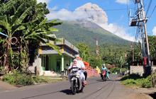 Erupsi tiga gunung berapi warnai perayaan Idul Fitri di Indonesia
