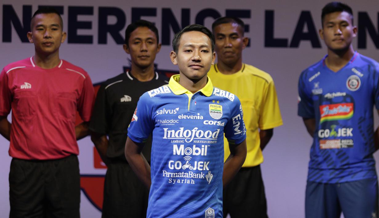 Pemain Persib Bandung, Beckham Putra berpose saat Peluncuran Shopee Liga 1 di SCTV Tower, Jakarta, Senin (13/5). Sebanyak 18 klub akan bertanding pada Liga 1 mulai tanggal 15 Mei. (Bola.com/Vitalis Yogi Trisna)