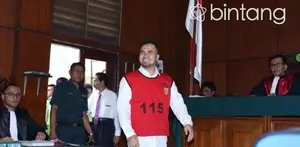 Nazarudin Lubis selaku kuasa hukum dari Saipul Jamil menjelaskan hasil sidang perdana yang dilakukan pada hari ini, Kamis (21/04/2016). Merasa keberatan dengan hasil sidang, pihak Saipul pun akan mengajukan eksepsi.