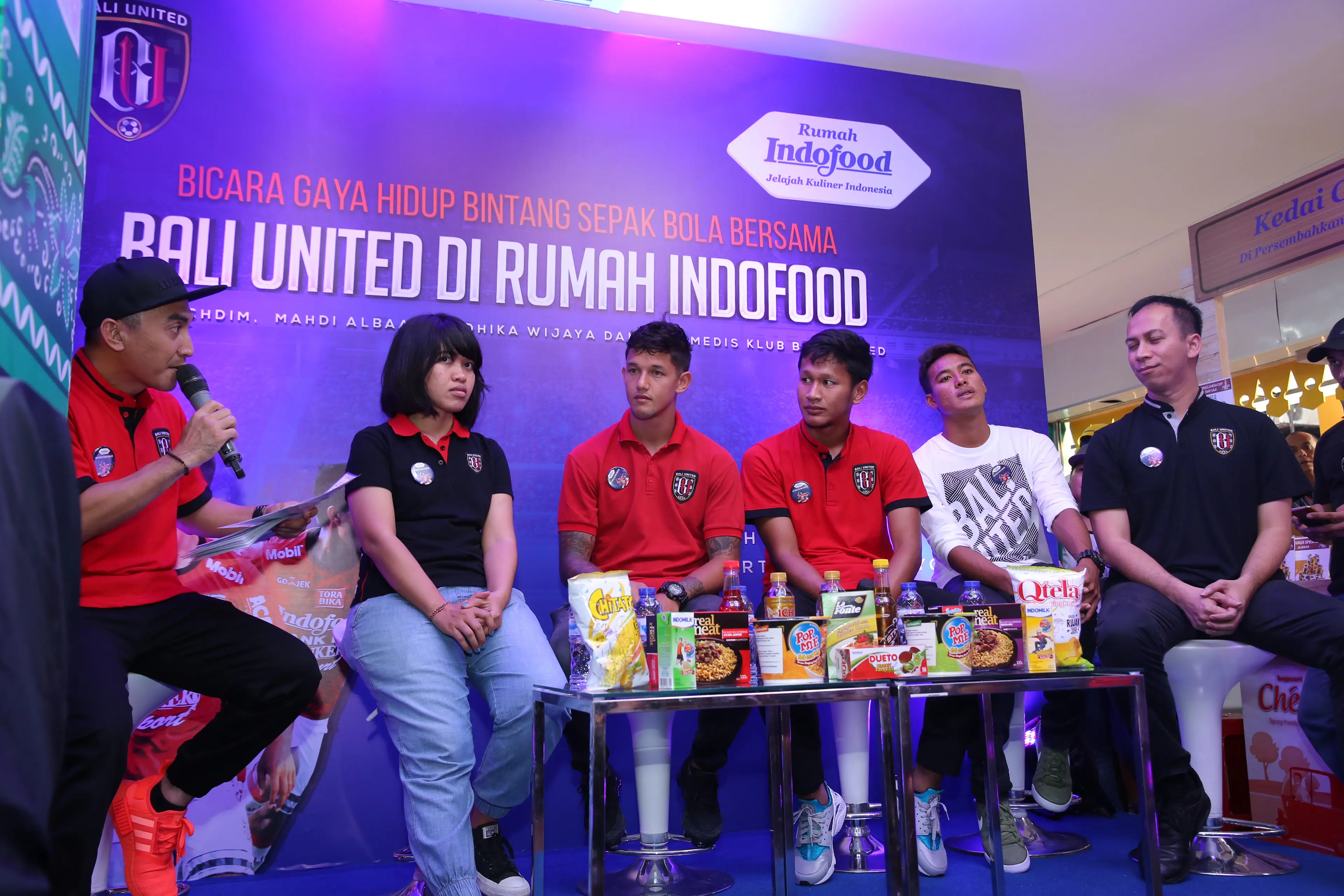 Irfan Bachdim, Mahdi Albar dan Andhika Wijaya ketemu penggemar di Rumah Indofood Jakarta Fair Kemayoran (JFK) 2017. (Foto: Istimewa)