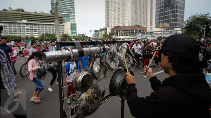 20170115- Atraksi Musik Menggunakan Barang-barang Bekas di CFD-Jakarta- Faizal Fanani