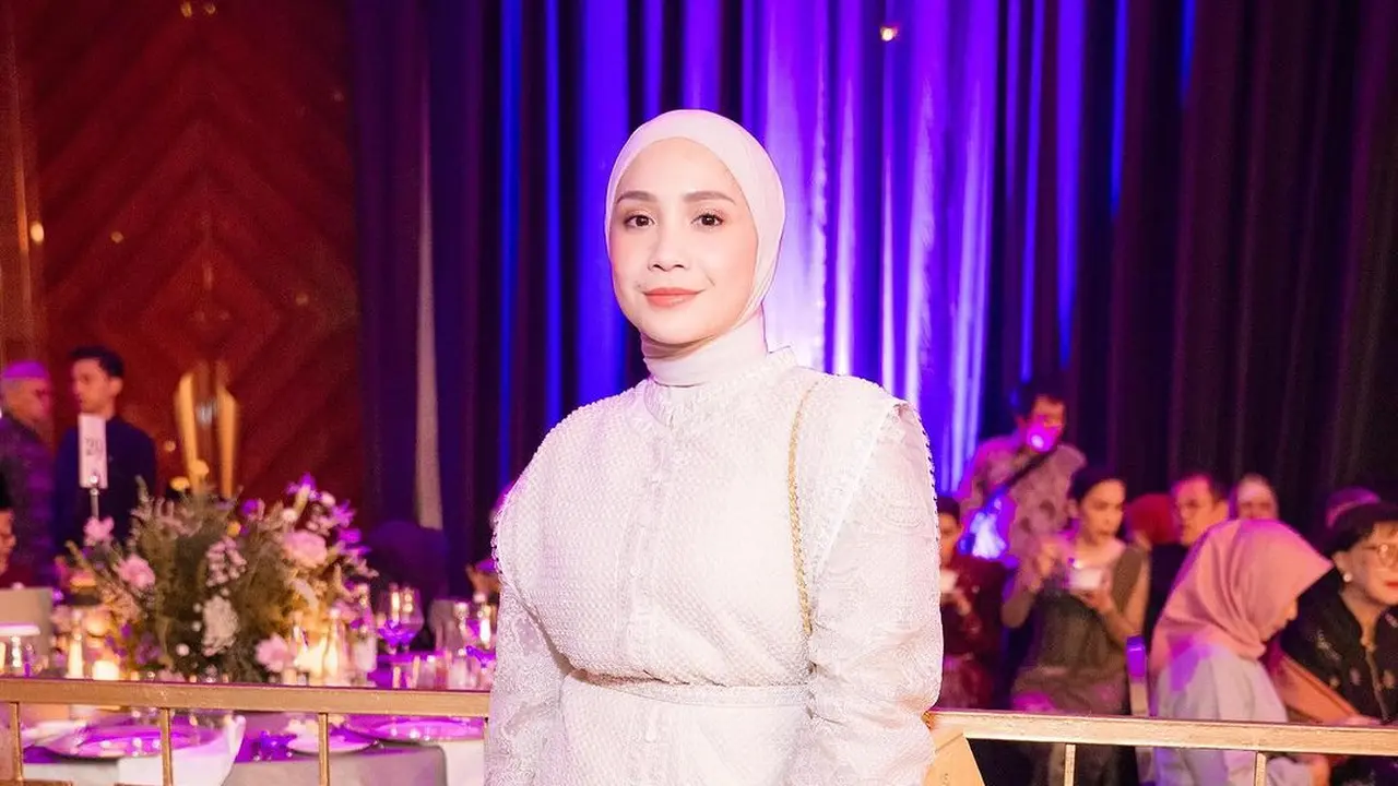 Gaya Elegan Nagita Slavina di Resepsi Pernikahan Thariq Halilintar dan Aaliyah Massaid, Kenakan Dress Seharga Rp180 Jutaan