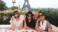 Nindy Ayunda, Ashanty, Olla Ramlan dan Ririn Ekawati Liburan di Paris (Sumber: Instagram/ashanty_ash)