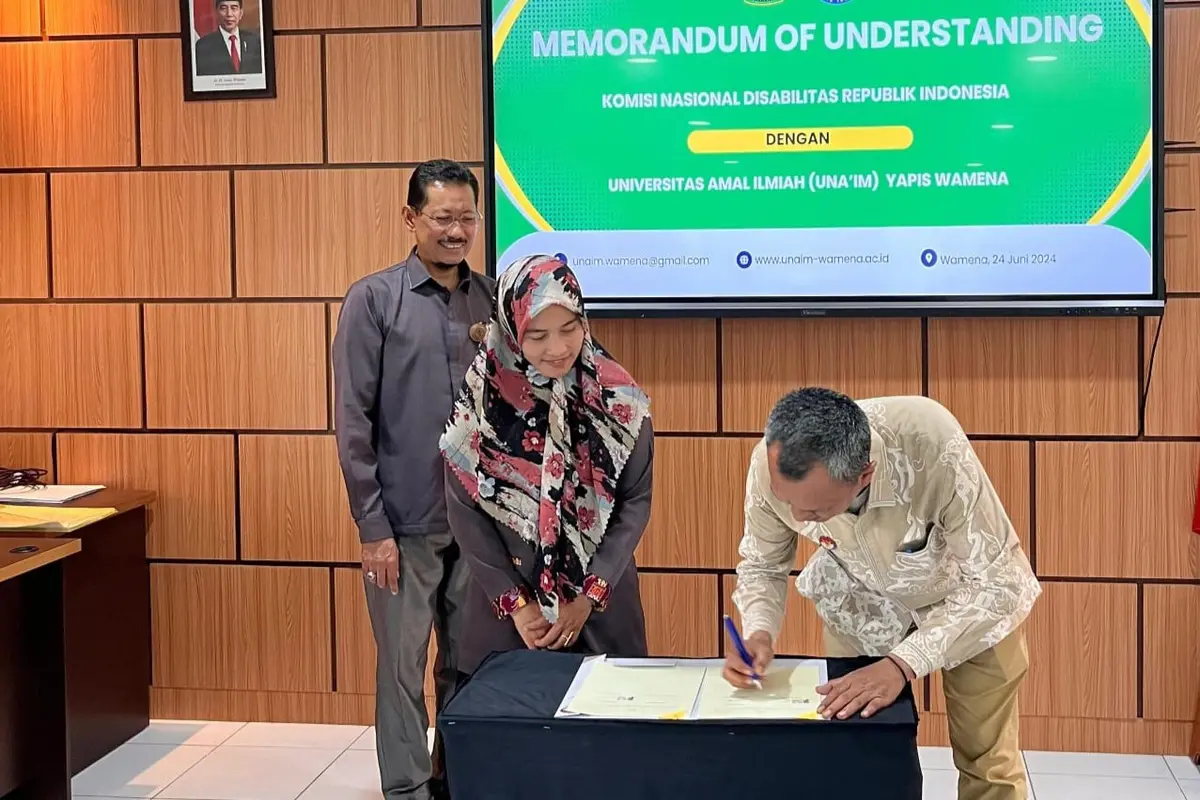 Universitas Amal Ilmiah Yapis Wamena menandatangani nota kesepakatan atau Memorandum of Understanding (MoU) dengan Komisi Nasional Disabilitas (KND) terkait kerja sama Pembentukan Unit Layanan Disabilitas (ULD) Bidang Pendidikan.