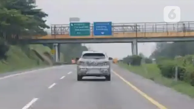 Mitsubishi XFC Concept versi produksi tertangkap kamera sedang uji jalan di Tol Trans Jawa. (Ist)