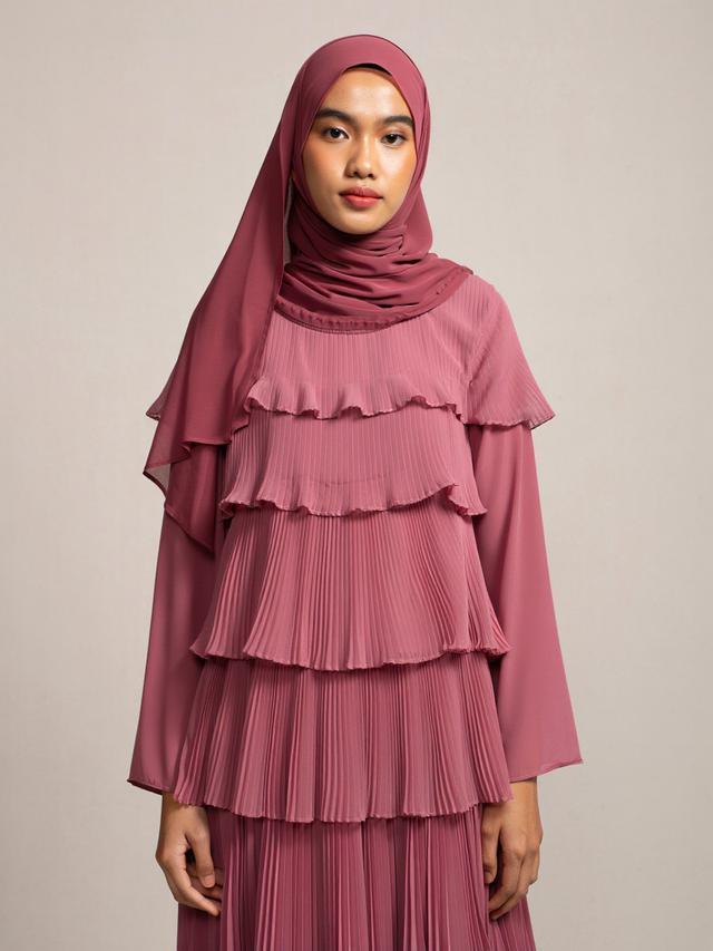 9 Model Gamis dengan Detail Ruffle dan Layer Bertumpuk, Favorit ...