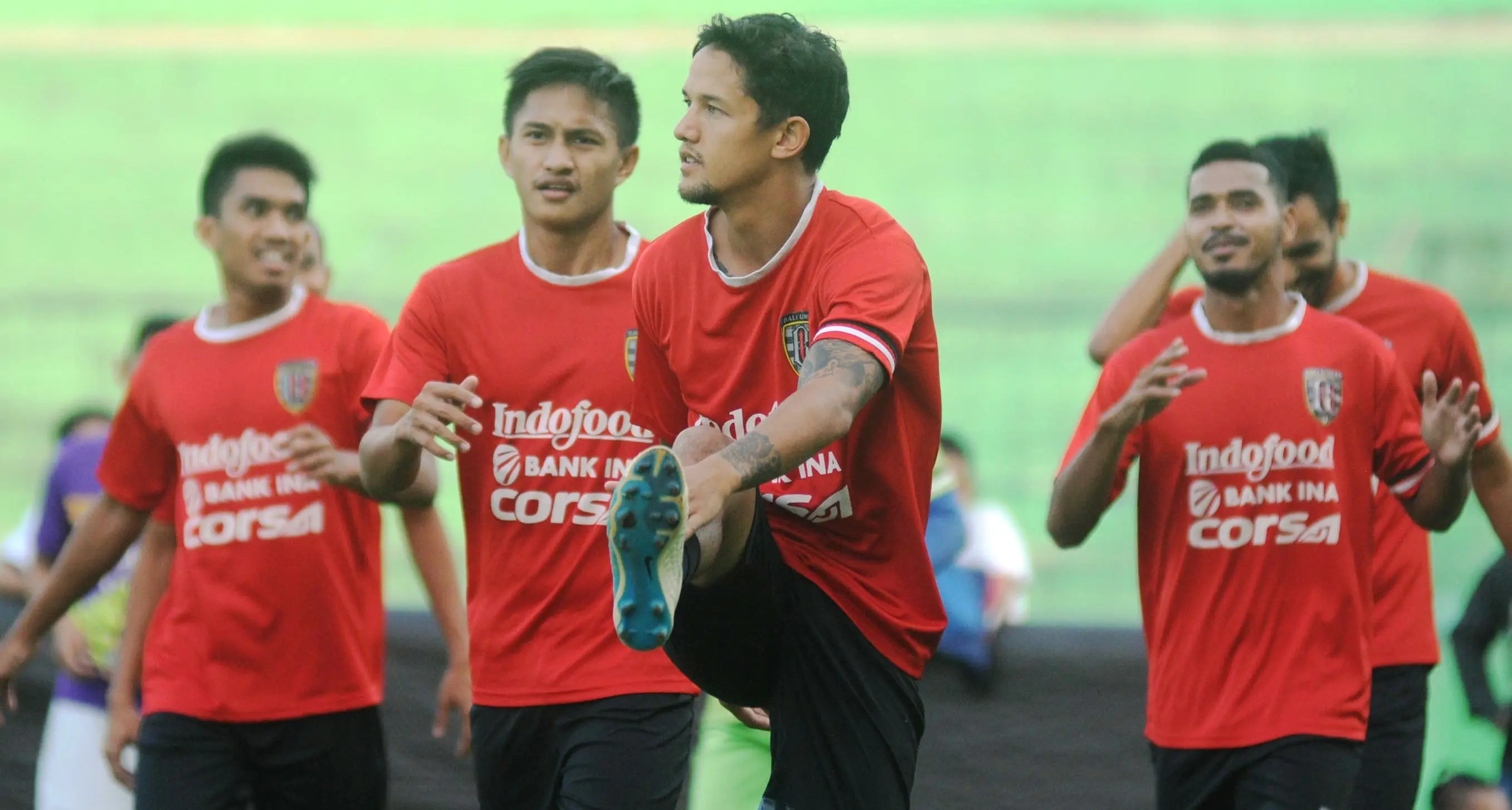 Skuat Bali United berlatih menjelang laga kontra Arema FC, Sabtu (17/6/2017) di Stadion Gajayana, Malang. (Bola.com/Iwan Setiawan)