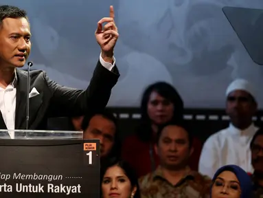 Cagub DKI Jakarta, Agus Harimurti Yudhoyono saat menyampaikan Pidato Politik di depan simpatisannya di Hotel Dharmawangsa, Jakarta Selatan, Sabtu (11/12). Dalam pidato politiknya Agus Yudhoyono menyampaikan visi - misinya. (Liputan6.com/Johan Tallo)