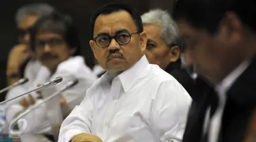 Menteri ESDM Sudirman Said menghadiri rapat kerja dengan Kom‎isi VII DPR di Gedung DPR, Jakarta, Selasa (26/7). Raker menindaklanjuti temuan BPK ‎2015 soal penetapan harga solar yang menguntungkan badan usaha sebesar Rp 3,19 T. (Liputan6.com/Johan Tallo)