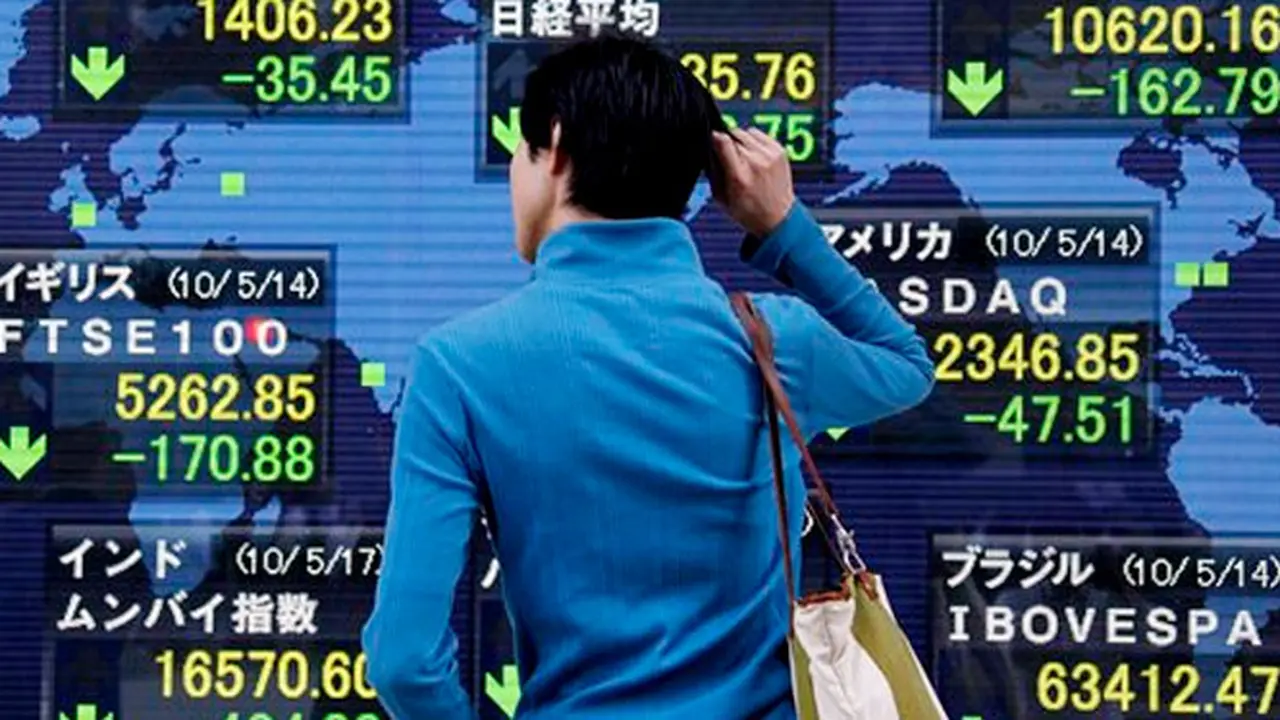 Indeks Nikkei Jepang turun 0,44 ersen dan Kospi Korea Selatan melemah 0,97 persen di awal perdagangan.