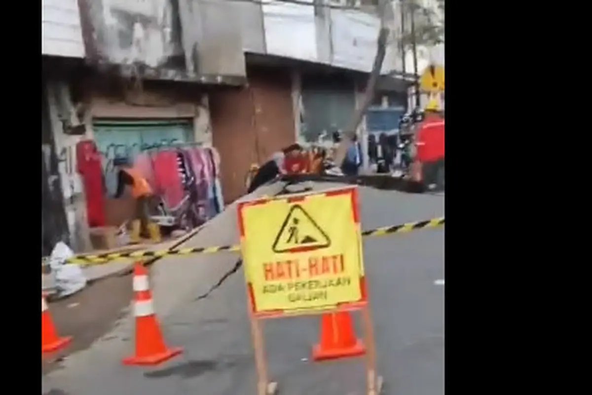 4 Fakta Aspal Kembang Surabaya Meledak, Sebabkan Retakan Menggunung di Jalan