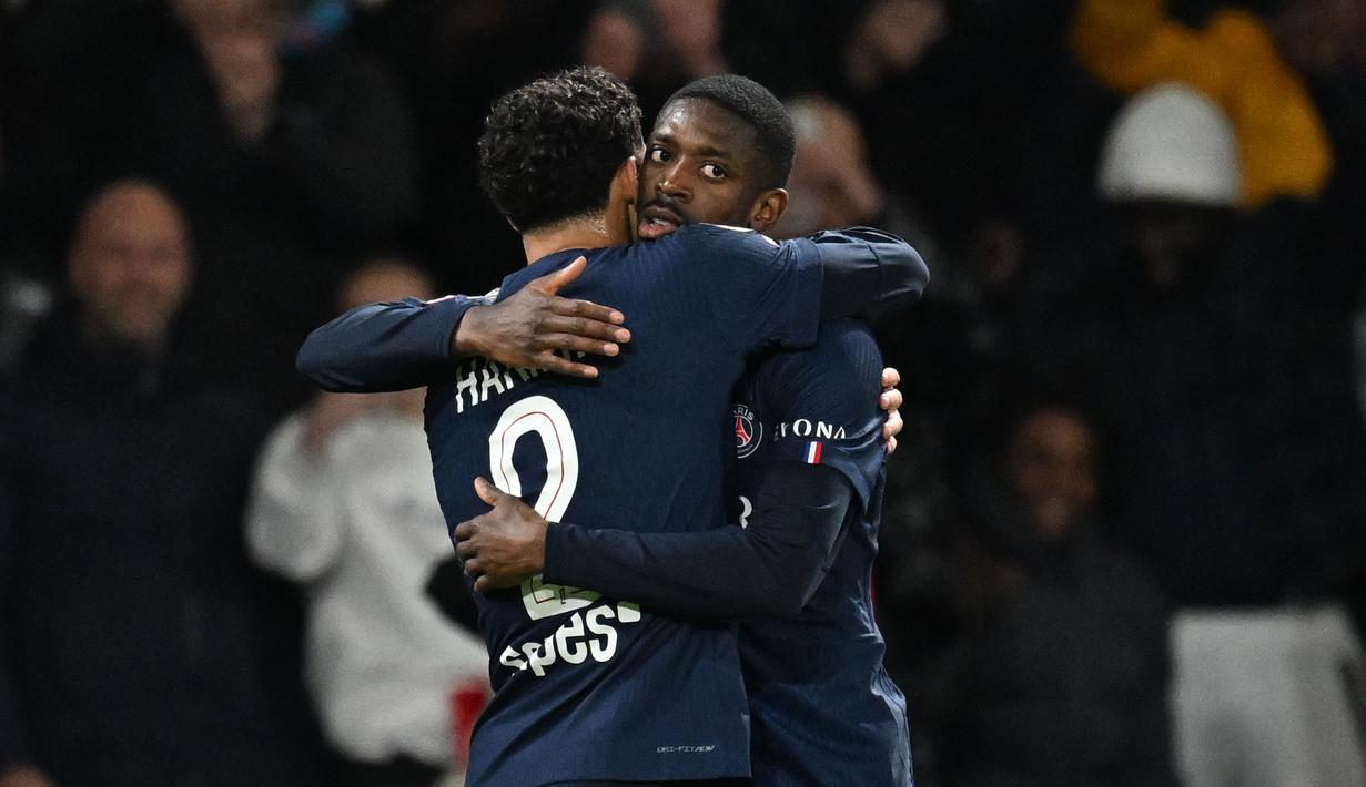 Melalui dua gol Ousmane Dembele dan satu gol Goncalo Ramos, PSG mengakhiri laga dengan skor 3-1. Hasil ini mengukuhkan mereka di puncak klasemen dengan raihan 63 poin atau terpaut empat poin dari RC Lens. (AP Photo/Emma Da Silva)