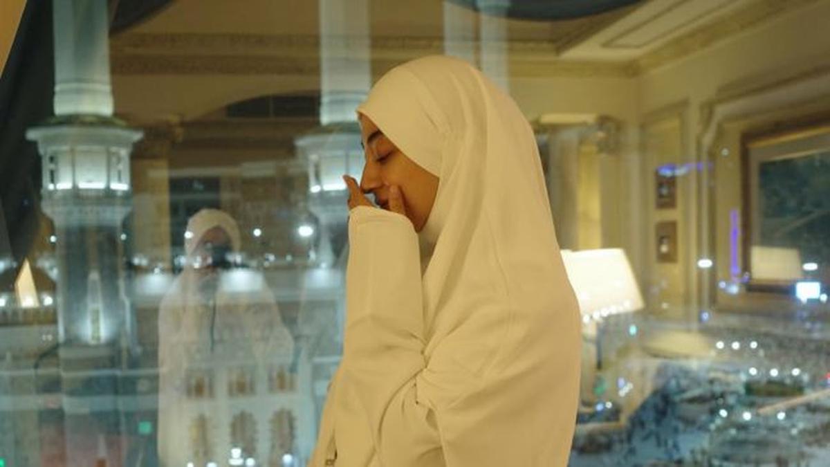 5 Potret Margin Wieheerm Tetap Terlihat Bahagia Jalani Ibadah Umrah Meski Tanpa Ali Syakieb