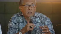 Mantan Sekretaris Persebaya, Edi Yuwono Slamet meminta semua pihak tidak merasa paling benar menyikapi masalah dualisme yang tak kunjung beres. (Bola.com/Zaidan Nazarul)