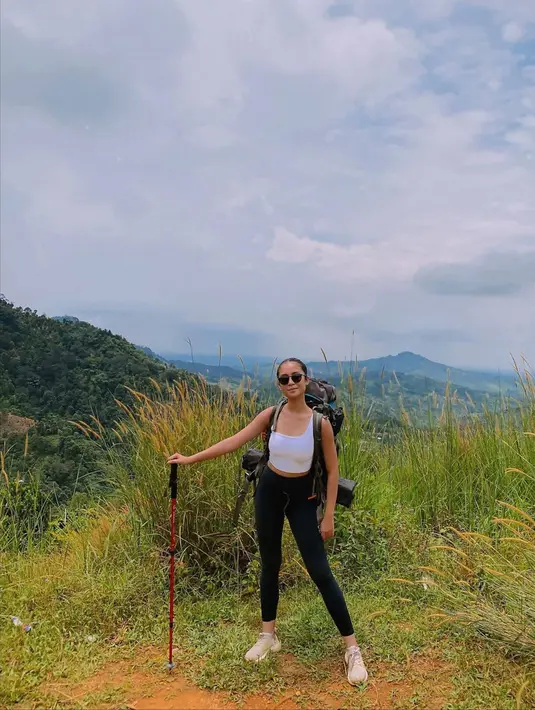 Setiap harinya, Asha kerap membagikan potret aktivitasnya sehari-hari dalam media sosial Instagram. Baik saat menjalani syuting, maupun berbagai pemotretan sebagai seorang model. Selain itu ia pun kerap bagikan momen seru liburannya saat mengunjungi berbagai tempat yang masih asri. (Liputan6.com/IG/@asha.assuncao)