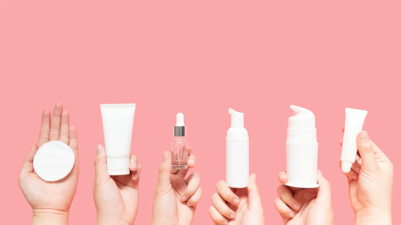 Melembapkan Kulit Berminyak Itu Penting, Cari Tahu Trik Perawatan dan Kandungan Skincare yang Tepat Yuk!