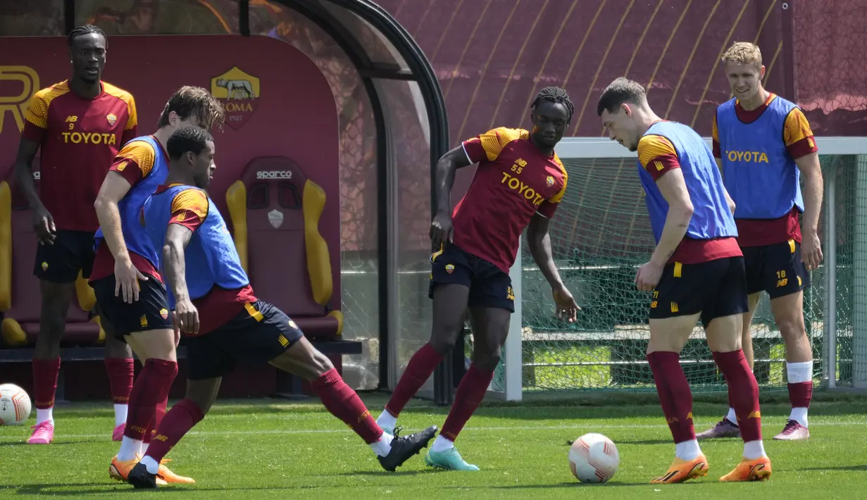 Laga AS Roma vs Sevilla ini diprediksi akan berlangsung sengit dan panas. (AP Photo/Andrew Medichini)