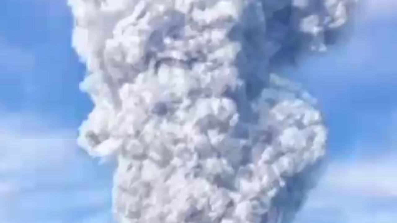 Erupsi Gunung Lewotobi Laki-Laki di Flores Timur, Jumlah Pengungsi Mencapai 2.331 Orang
