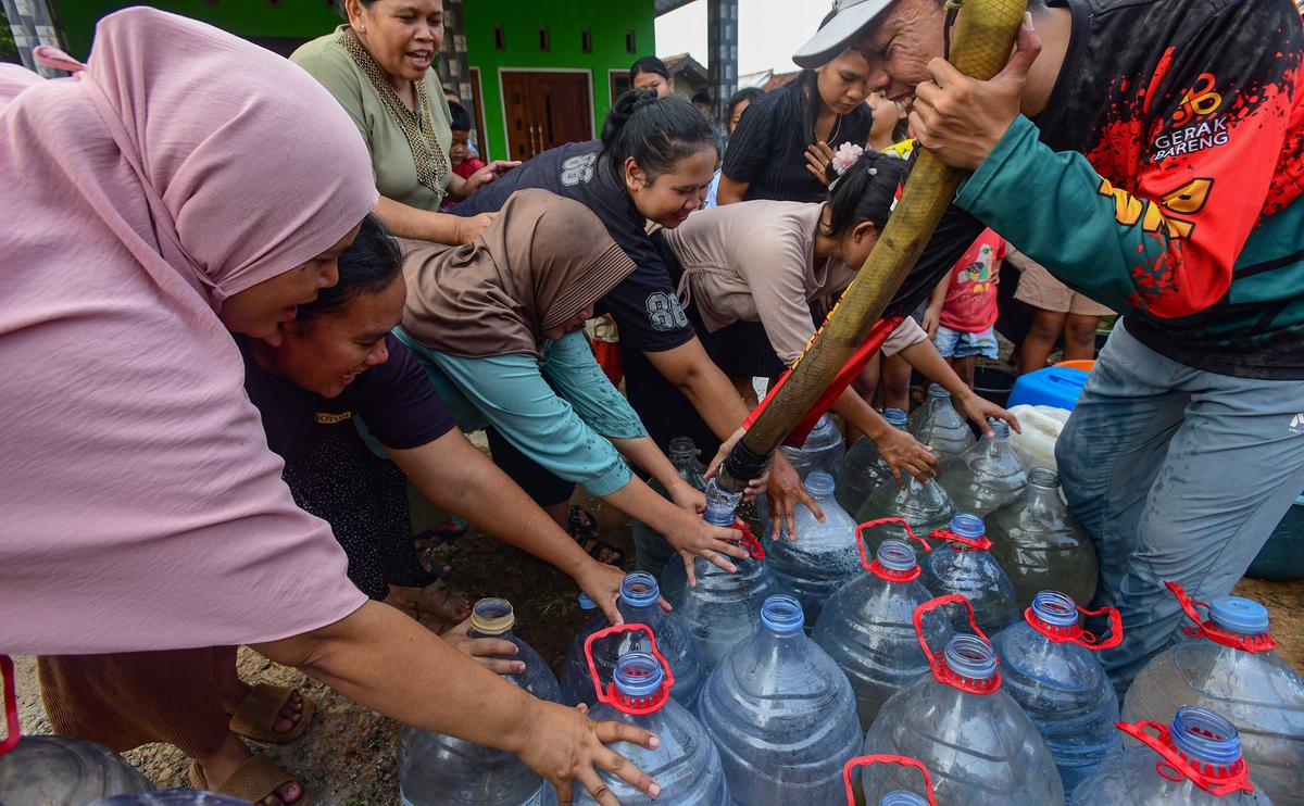 Kekeringan Meluas Ribuan Warga Bogor Kesulitan Air Bersih