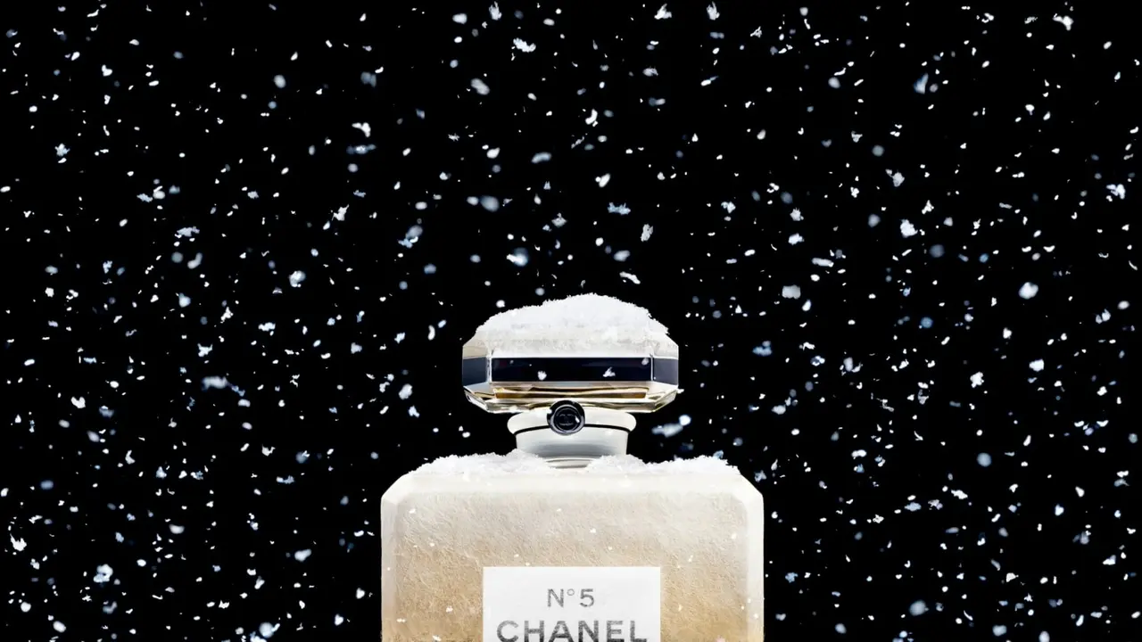 4 Cara Memberikan Hadiah Parfum Chanel No.5 yang Ikonik untuk Akhir Tahun ini