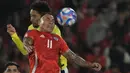 Tertinggal 0-1, Brasil meningkatkan serangan ke wilayah pertahanan Chile. (Rodrigo ARANGUA/AFP)
