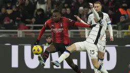 Gol Milan datang dari Rafael Leao (45') yang dibalas oleh gol Teun Koopmeiners (45+2') tidak lama kemudian. (AP Photo/Luca Bruno)