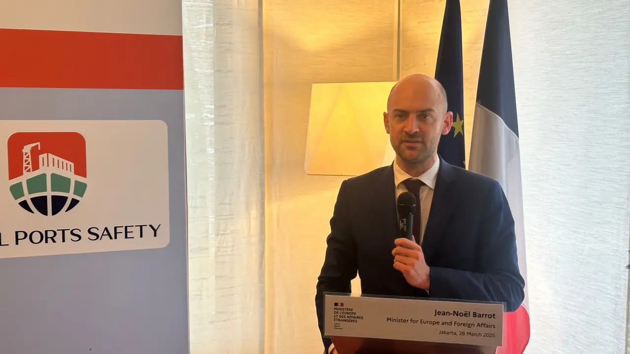 Menteri Eropa dan Luar Negeri Prancis Jean-Noel Barrot saat penandatanganan proyek "Global Ports Safety" di Kediaman Dubes Prancis, Jakarta, Rabu (26/3/2025). (Liputan6.com/Benedikta Miranti)