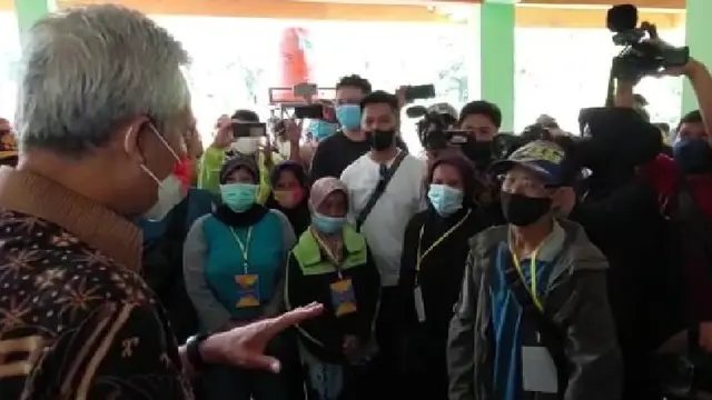 Gubernur Jawa Tengah Ganjar Pranowo saat berdialog secara langsung dengan warga Wadas