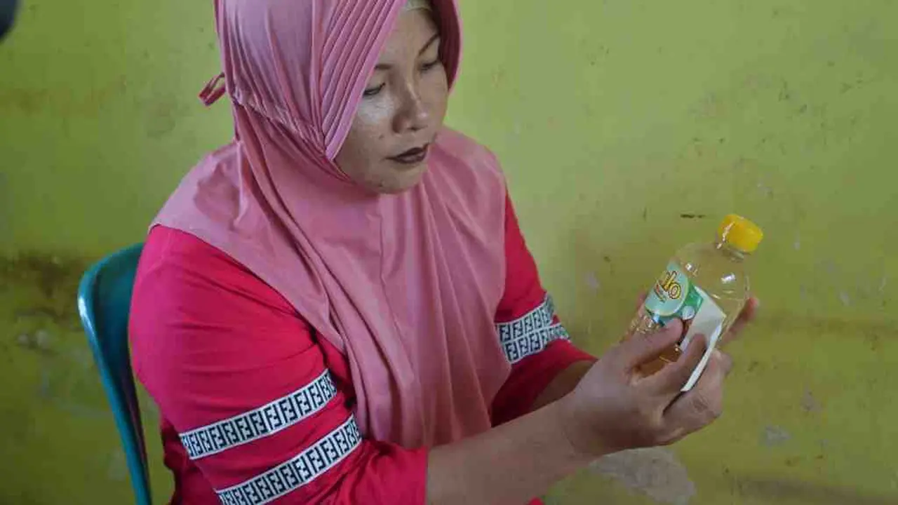 Salah satu pembuat minyak goreng kampung di Provinsi Gorontalo. Foto: Infopublik (Arfandi Ibrahim/Liputan6.com)