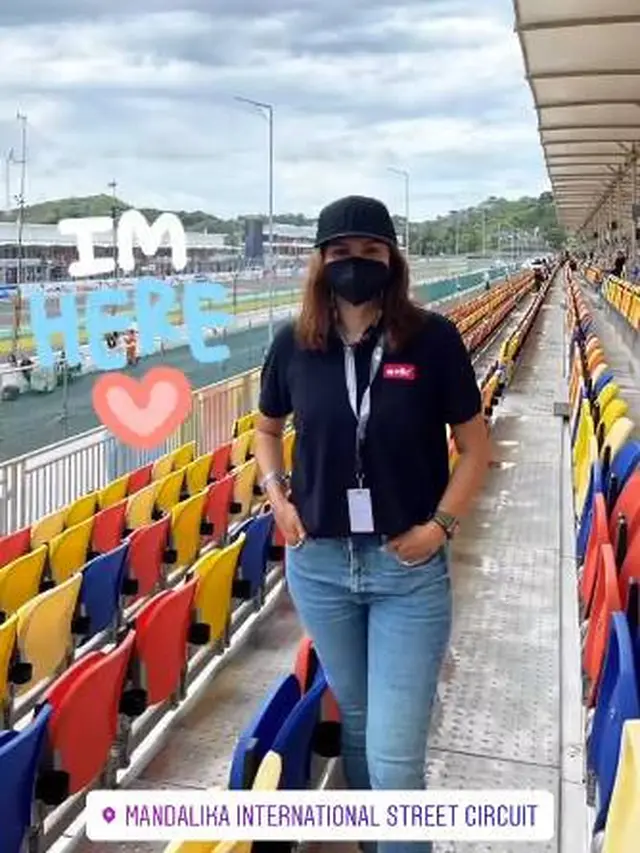 Nonton MotoGP, Ini 6 Potret Darius Sinathrya dan Donna Agnesia saat di Lombok