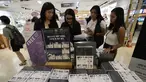 Buku ini, yang juga dirilis di Amerika Serikat, melesat ke puncak daftar buku terlaris di Amazon dan Barnes and Noble pada bulan Mei karena kekuatan pre-order. (AP Photo/Ahn Young-joon)