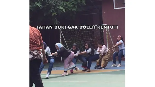 5 Meme Lomba Tarik Tambang Ini Sukses Bikin Tepuk Jidat