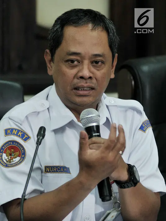 Kepala Sub Komite Investigasi Penerbangan Nurcahyo Utomo memberi keterangan terkait perkembangan investigasi Lion Air PK-LQP, Jakarta, Kamis (21/3). KNKT akan menyampaikan hasil investigasi pada Agustus atau September 2019. (merdeka.com/Iqbal Nugroho)