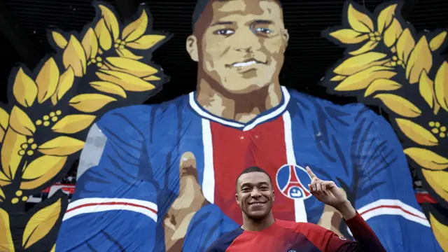 Foto: Koreografi Keren Suporter PSG untuk Kylian Mbappe, Salam Perpisahan untuk Boss Kecil