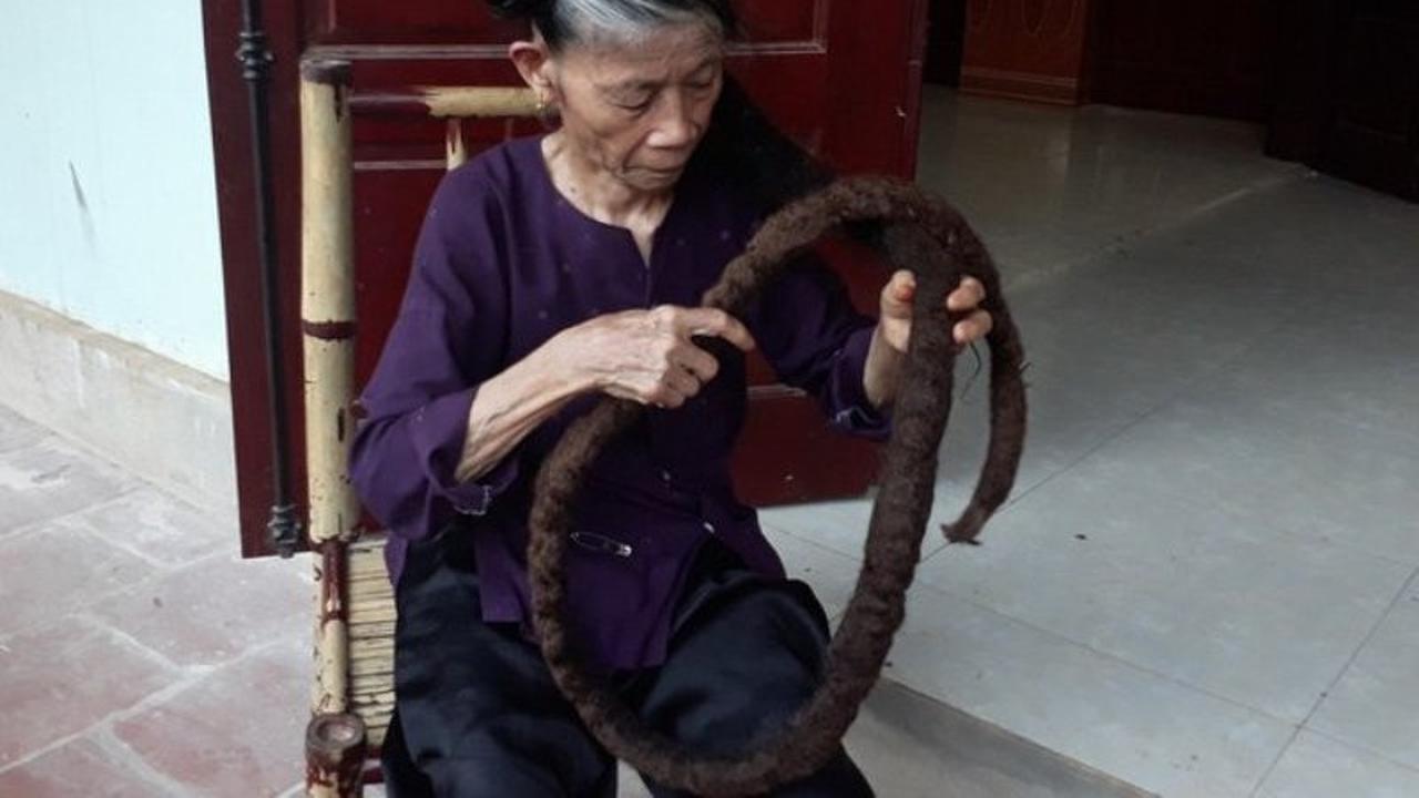 3 Meter, Lansia Pecahkan Rekor Rambut Gimbal Terpanjang di Dunia