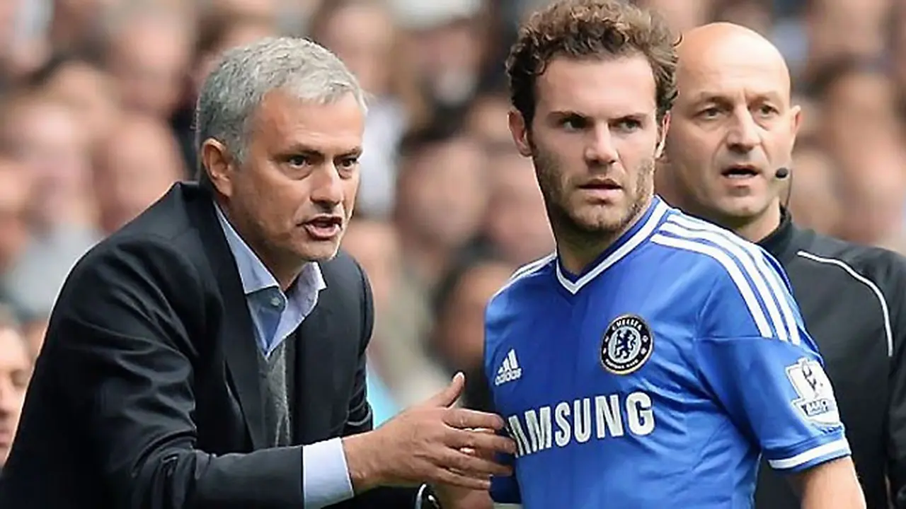 mourinho-mata-131030b.jpg