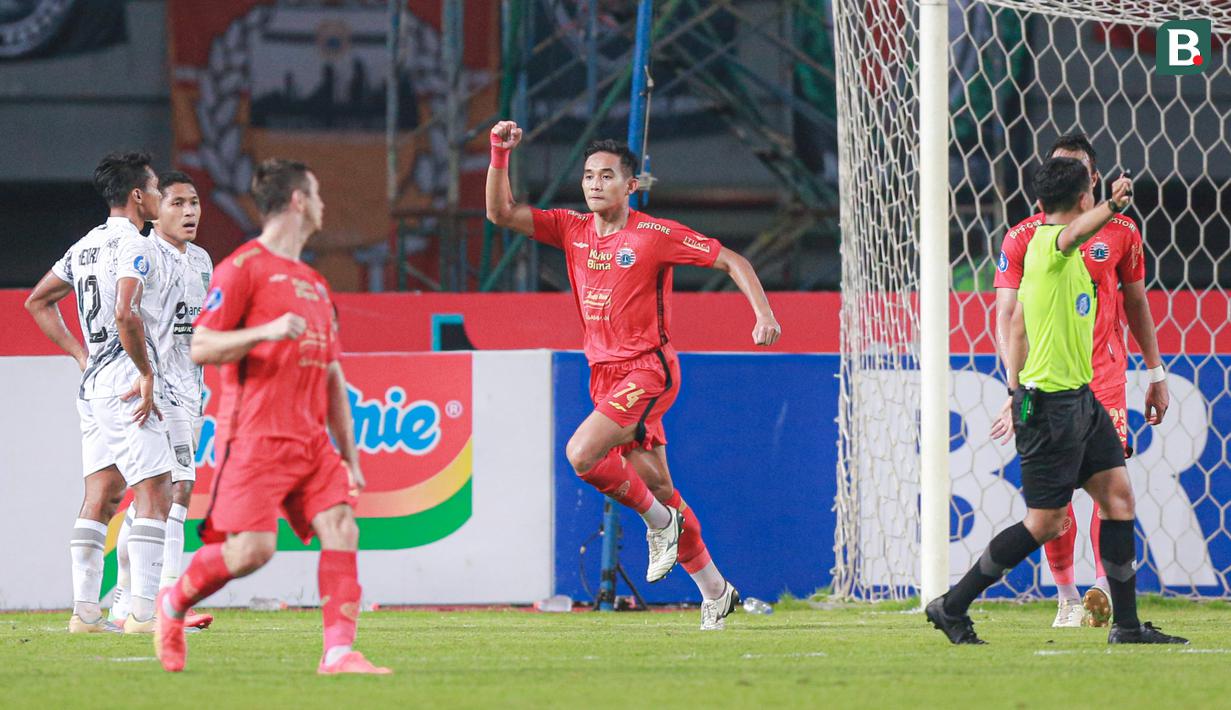 <p>Selebrasi pemain Persija Jakarta, Rizky Ridho (tengah), setelah mencetak gol ke gawang Borneo FC dalam pertandingan pekan ketujuh BRI Liga 1 2023/2024 yang berlangsung di Stadion Patriot Candrabhaga, Bekasi, Rabu (9/8/2023). (Bola.com/Bagaskara Lazuardi)</p>