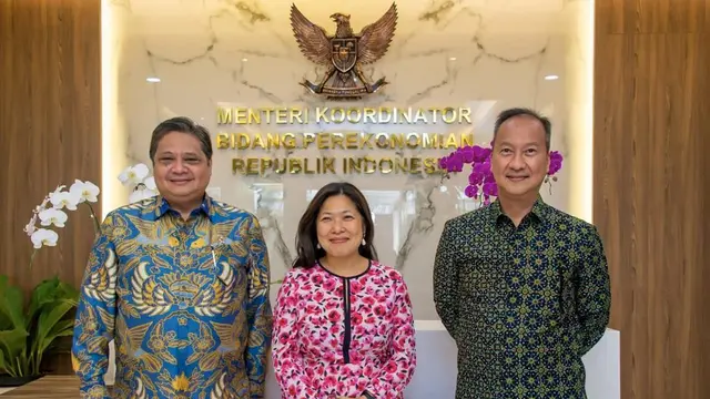 Menteri Koordinator Bidang Perekonomian Airlangga Hartarto dan Menteri Perindustrian Agus Gumiwang Kartasasmita bertemu dengan Menteri Perdagangan Internasional, UKM dan Pembangunan Ekonomi Kanada Mary Ng. (Dok ekon.go.id)