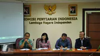 Komisi Penyiaran Indonesia (KPI) saat menerima kunjungan Gerakan Indonesia Beradab (GIB), Jakarta, Selasa (1/3/2016). KPI berterimakasih atas dukungan masyarakat atas kebijakan KPI melarang tayangan berbau LGBT. (Liputan6.com/Faizal R Syam) 