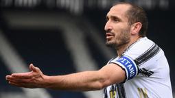 Giorgio Chiellini. Bek Italia 36 tahun ini dibeli Juventus dari Livorno pada 2004/2005 dan langsung dipinjamkan ke Fiorentina selama semusim. Ia mulai memperkuat Juventus di 2006/2007 dan telah bermain dalam 535 laga selama 15 musim dengan mencetak 36 gol dan 24 assist. (Foto: AFP/Marco Bertorello)