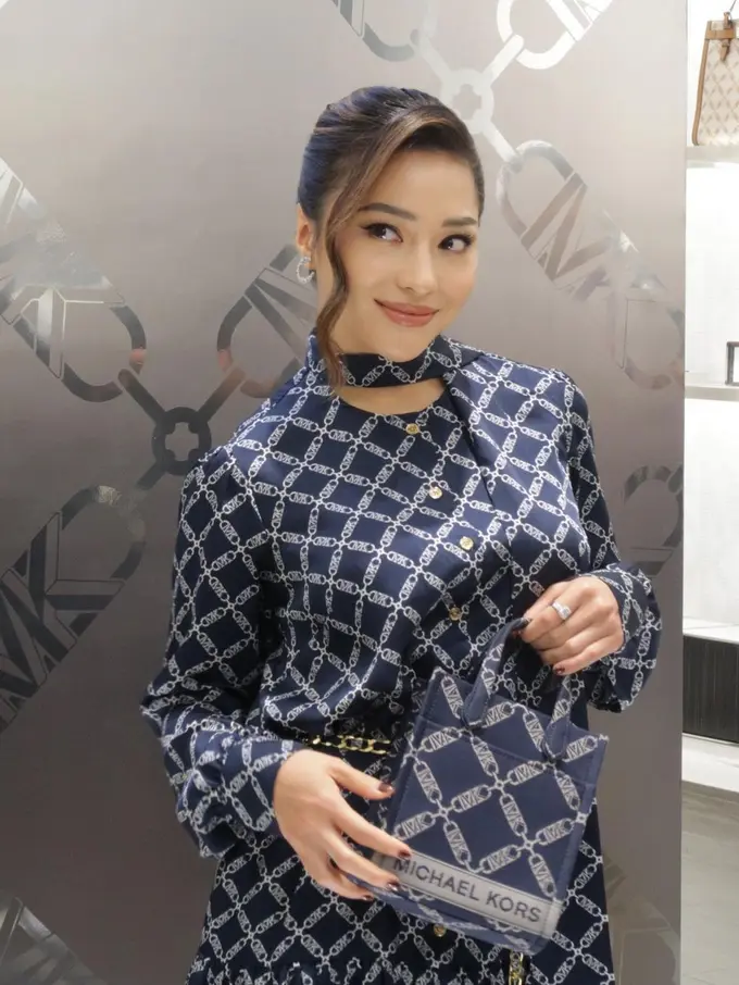 Michael Kors Memperkenalkan Desain Logo Jacquard Terbaru