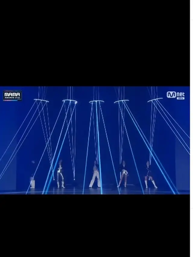 KARA comeback di panggung MAMA 2022 (Sumber Foto: Instagram kara_nikori)