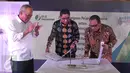 (Ki-ka) Menteri PUPR Basuki, Dirut BPJS Ketenagakerjaan Elvyn G. Masassya, Hadimuljono dan Dirut BTN Maryono saat MoU pembiayaan rumah murah bagi peserta aktif di Jakarta, Selasa (27/10/2015).‎ (Liputan6.com/Angga Yuniar)