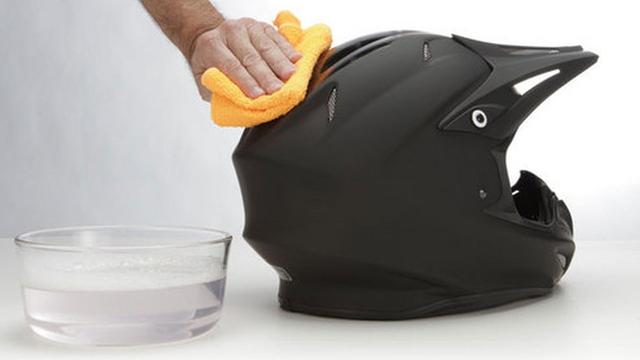 7 Cara Mencuci Helm Sendiri di Rumah, Mudah Dipraktikkan ...