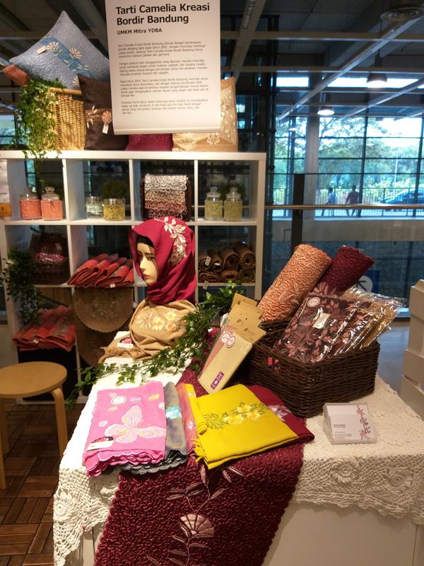 IKEA Indonesia kembali menggelar pameran produk unggulan UKM. Kini menampilkan batik dan bordir (Liputan6/pool/IKEA Indonesia)