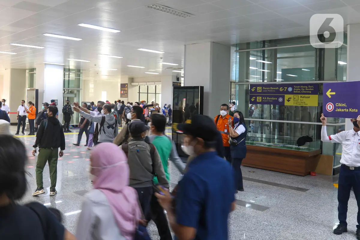 Hari Ketiga Pelaksanaan Perubahan Rute KRL Commuter Line