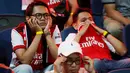 Fans meratapi kegagalan The Gunners menjadi juara Liga Inggris saat acara Roaring Night Arsenal vs Everton di Bulungan Theatre Building, Jakarta, Minggu (19/5/2024). (Bola.com/M Iqbal Ichsan)