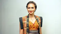 Tips Cantik Travelling ala Nadine Chandrawinata