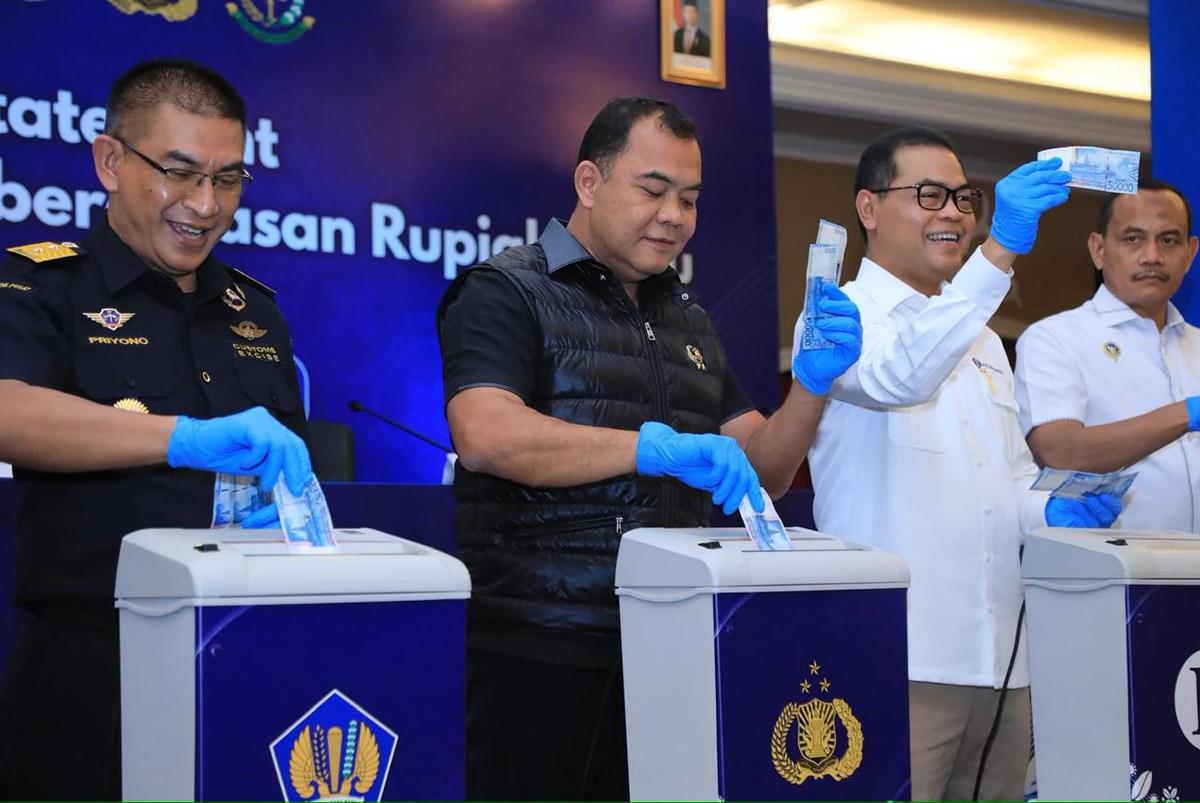 FOTO: Bareskrim dan Bank Indonesia Musnahkan Ratusan Ribu Lembar Uang Palsu